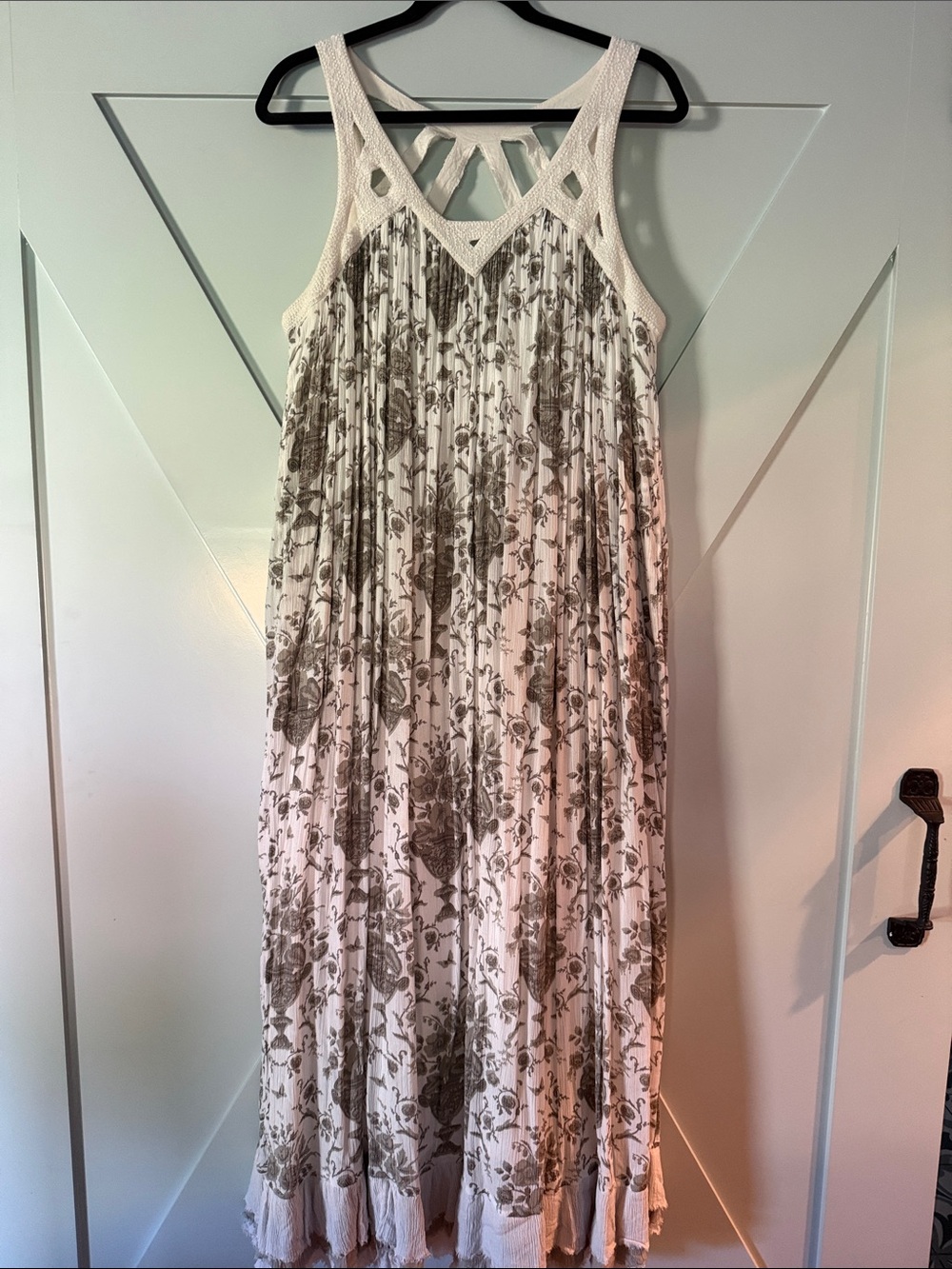 Sleeveless White Floral Maxi Dress - Brand Unspecified